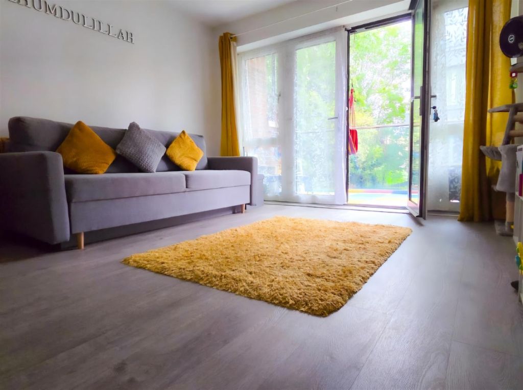 Property photo 3 of 10 Living Room