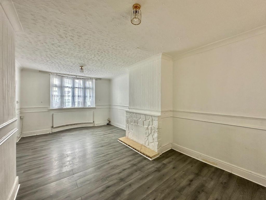 Property photo 3 of 12 Img_2508.Jpg