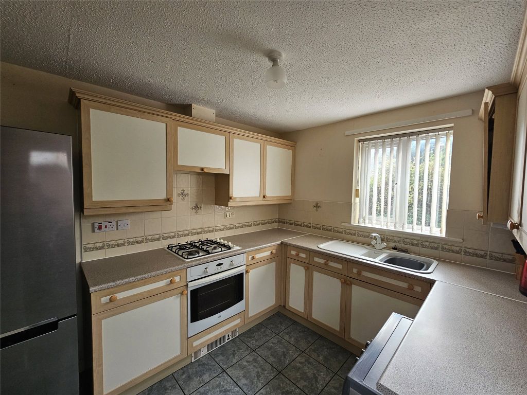 Property photo 3 of 16 Kitchen