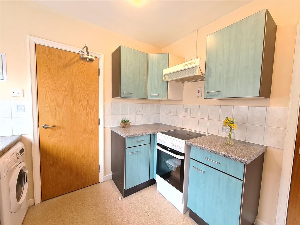 Property photo 2 of 13 Kitchen (A) 404B.Jpg