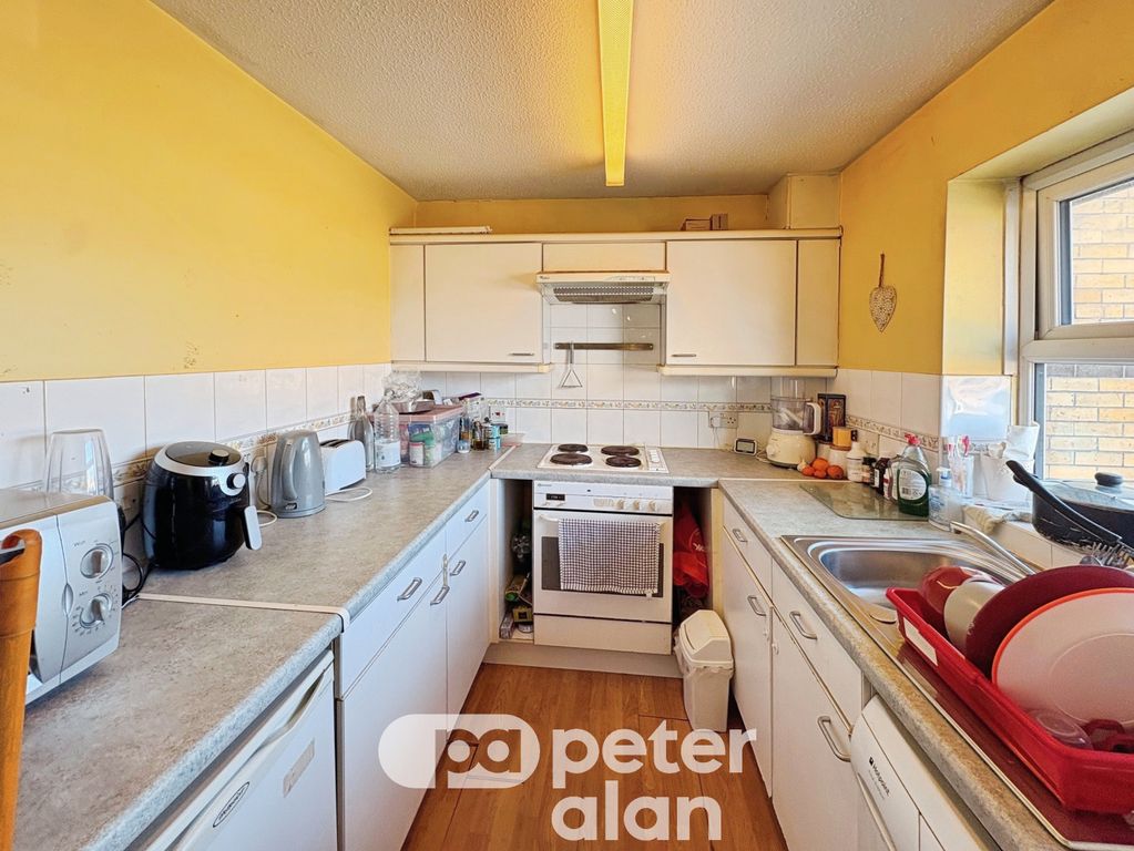 Property photo 2 of 9 Kitchen