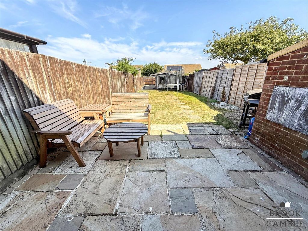 Property photo 3 of 18 01323 438506