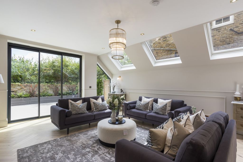 Property photo 1 of 17 73098_205-Harvist...