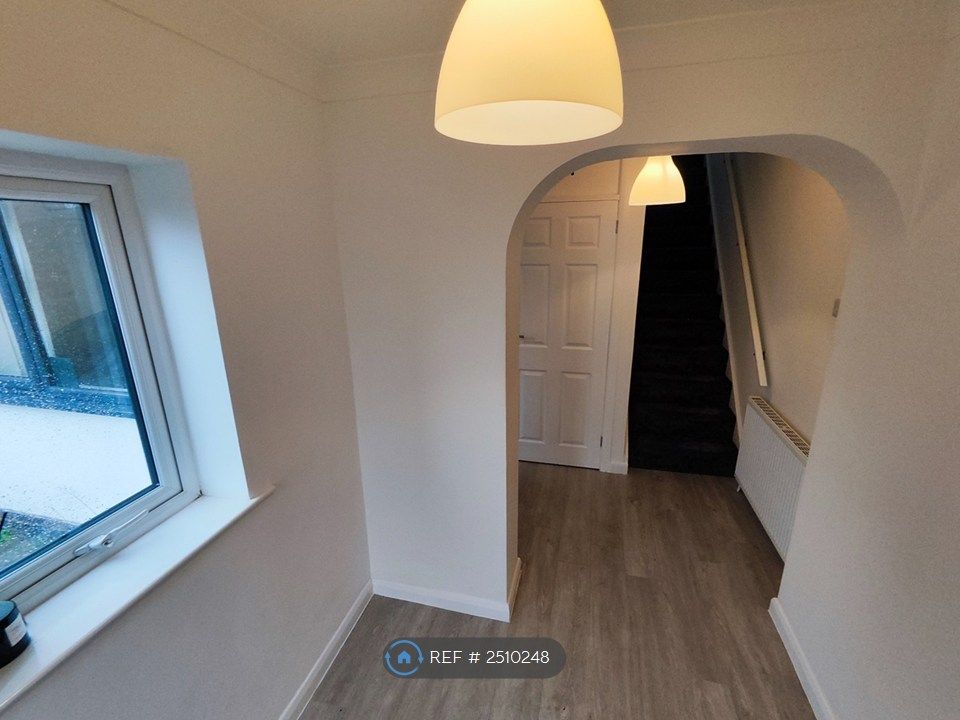 Property photo 3 of 33 Entrance