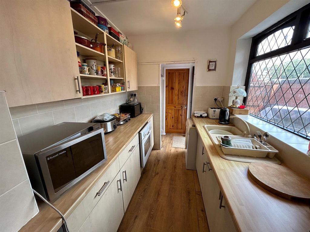 Property photo 3 of 9 Kitchen1.Jpg