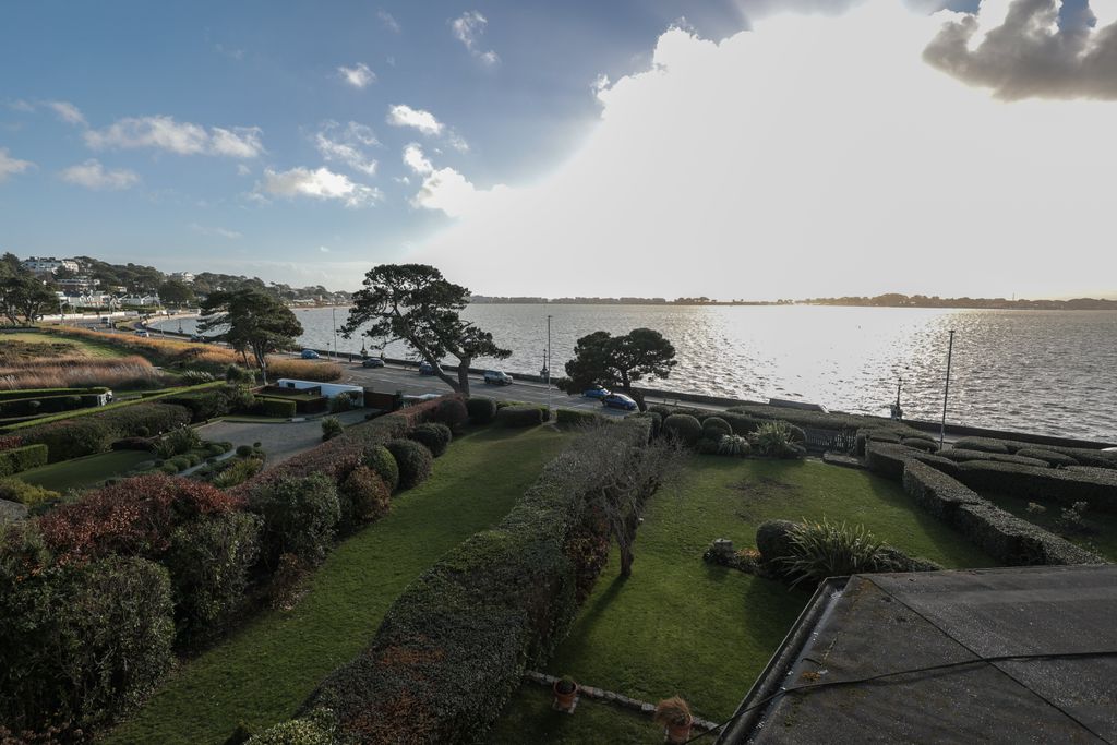 Property photo 3 of 14 20251210-R6M_9878