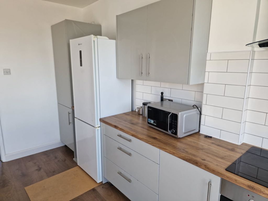 Property photo 3 of 9 Kitchen