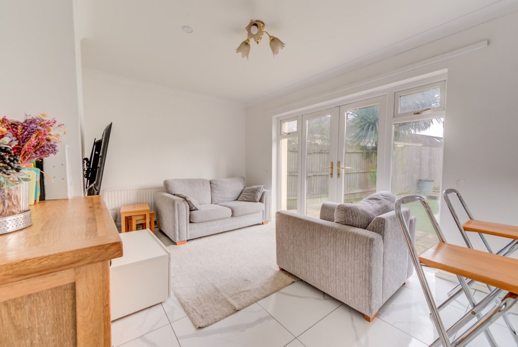 Property photo 2 of 26 4209613