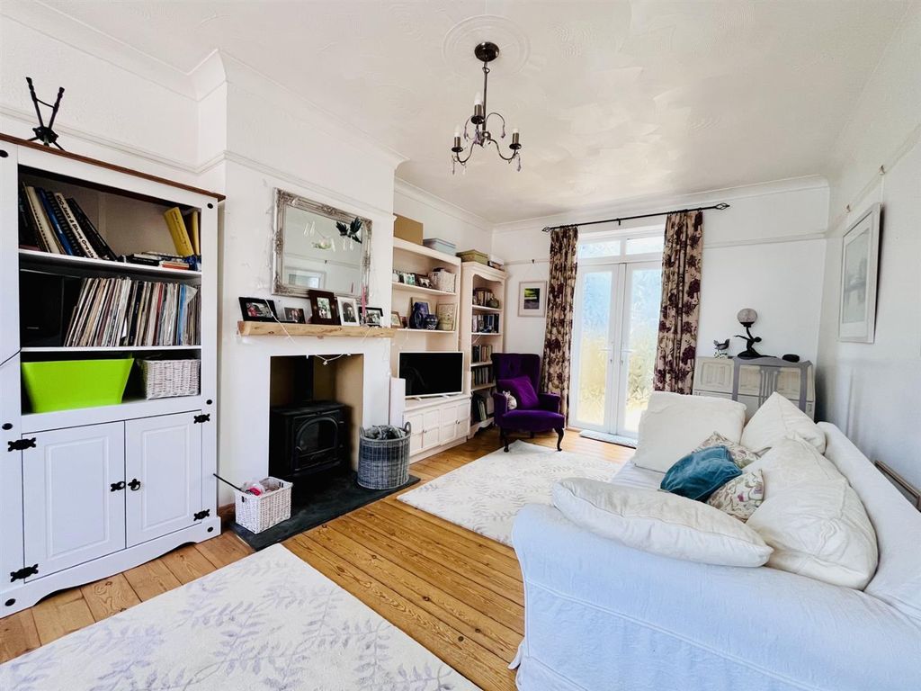 Property photo 2 of 19