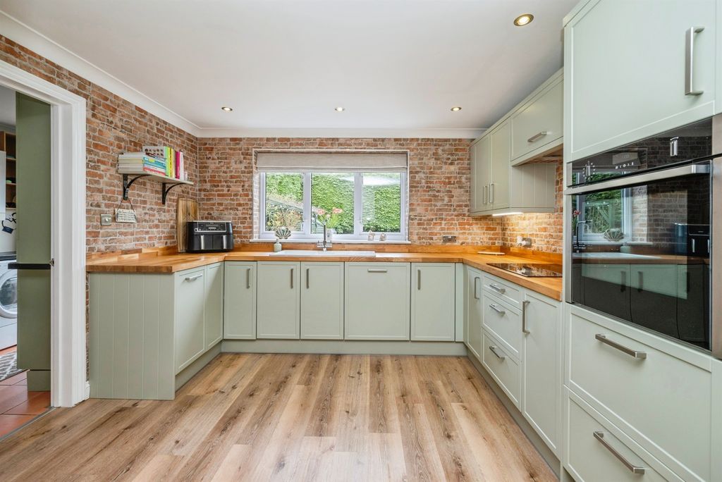 Property photo 2 of 29