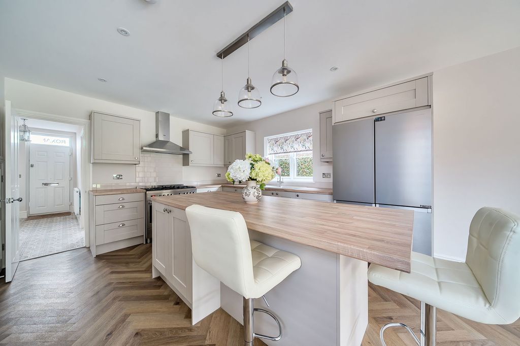 Property photo 3 of 22