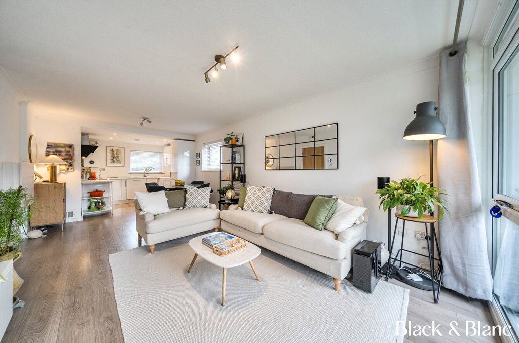 Property photo 1 of 18 Living/ Dining Room