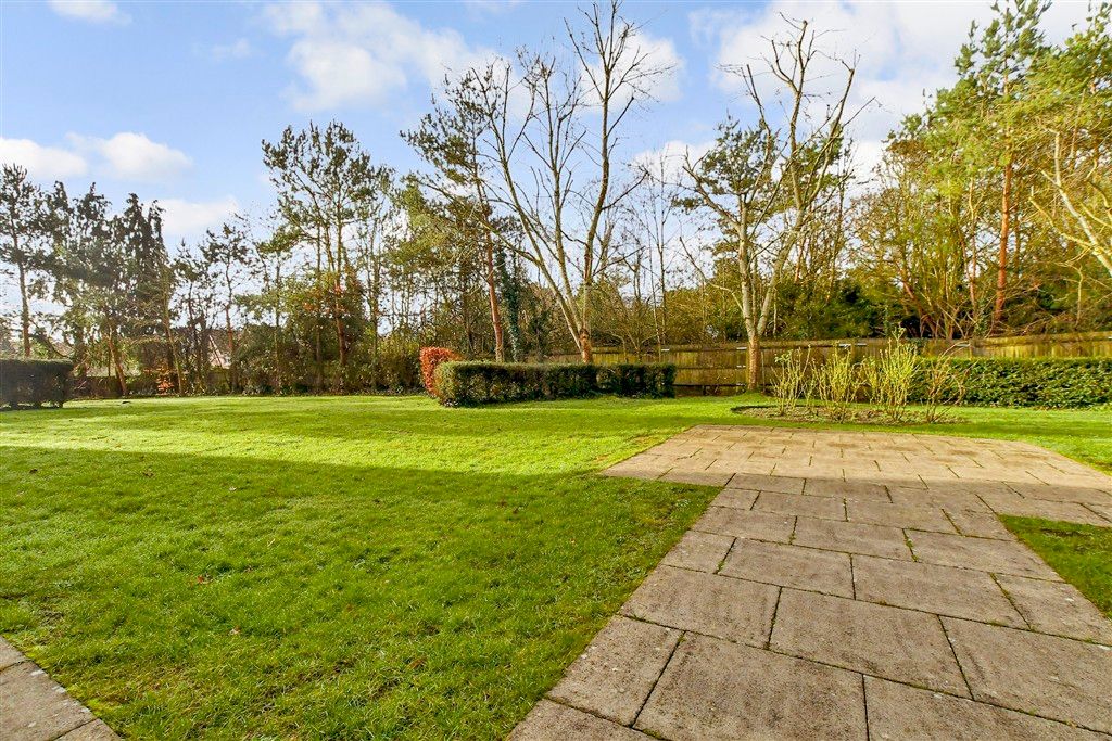 Property photo 2 of 14 Communal Gardens