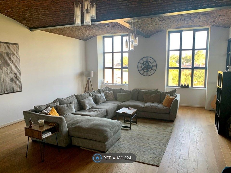 Property photo 1 of 12 Living Room