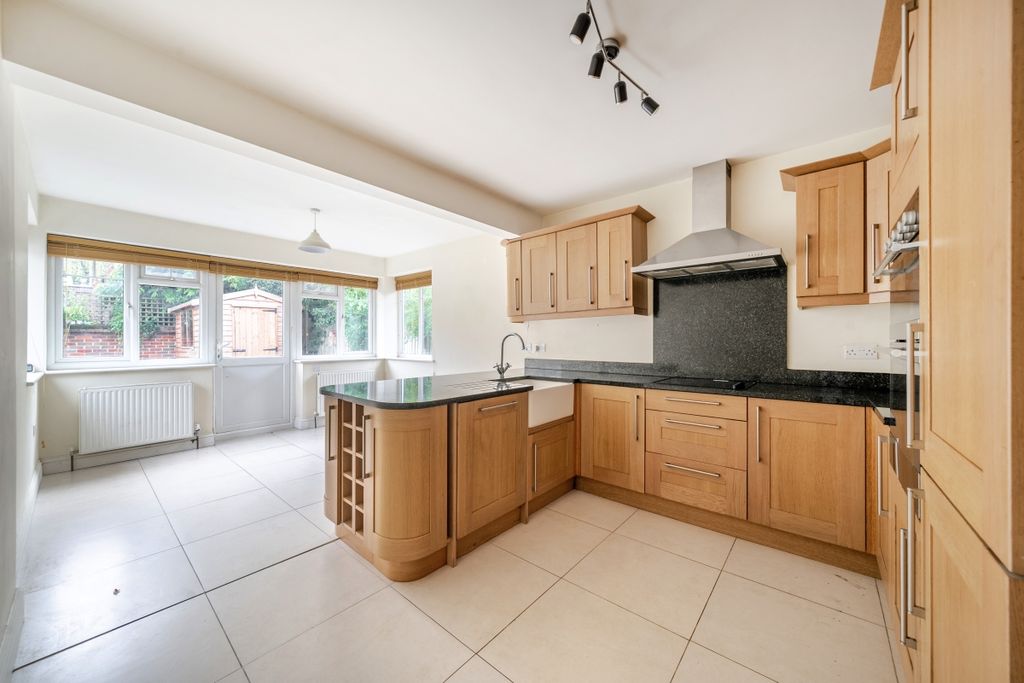 Property photo 2 of 11 Kitchen Breakfast...