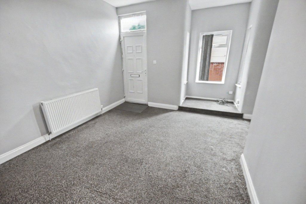 Property photo 3 of 12 Lounge