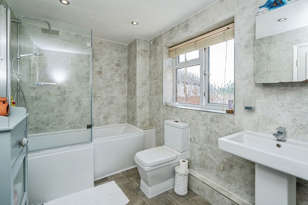 Property photo 3 of 17 Photo