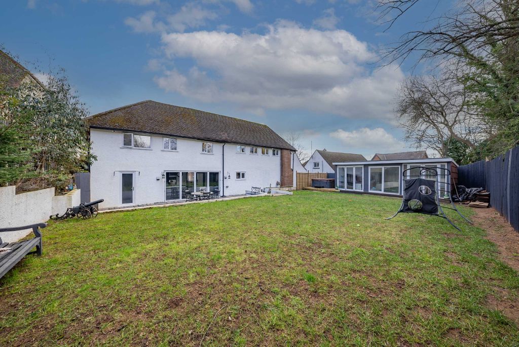 Property photo 2 of 34