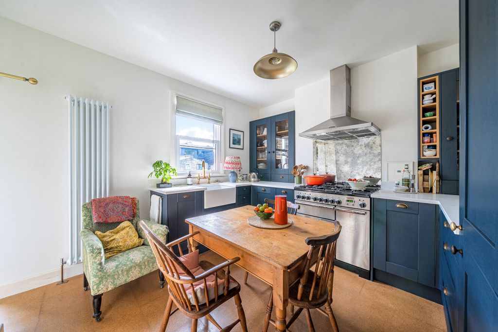 Property photo 1 of 12 1454480-8-69F2370...