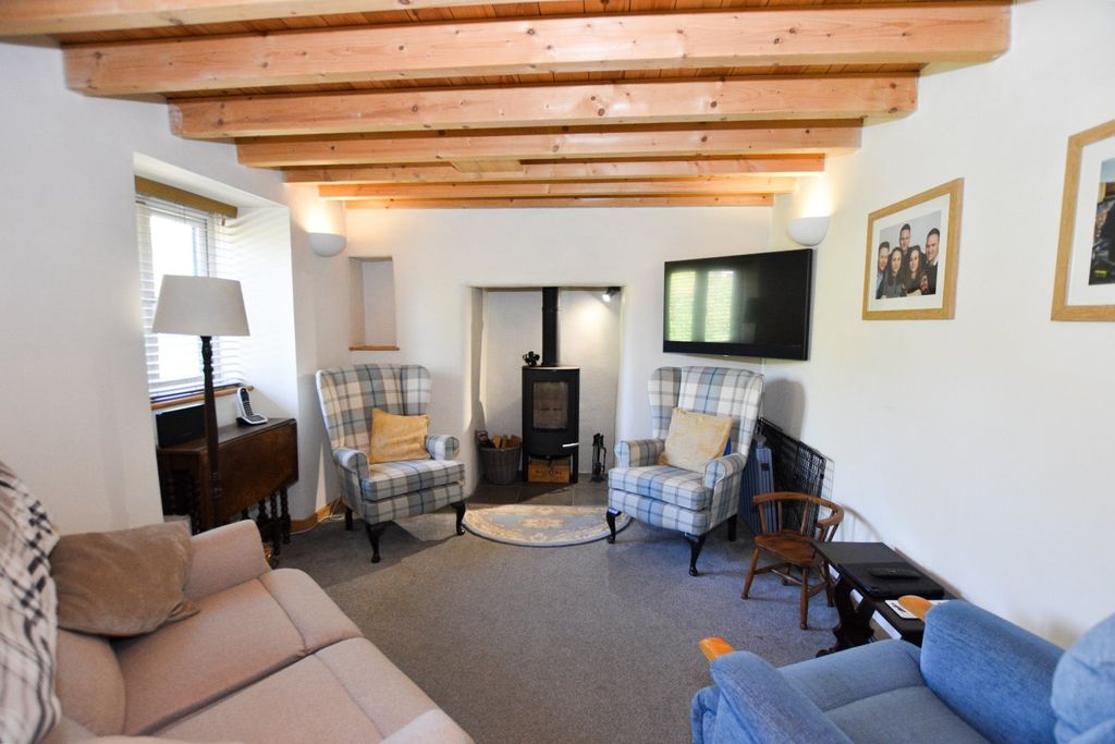 Property photo 2 of 23 Lounge