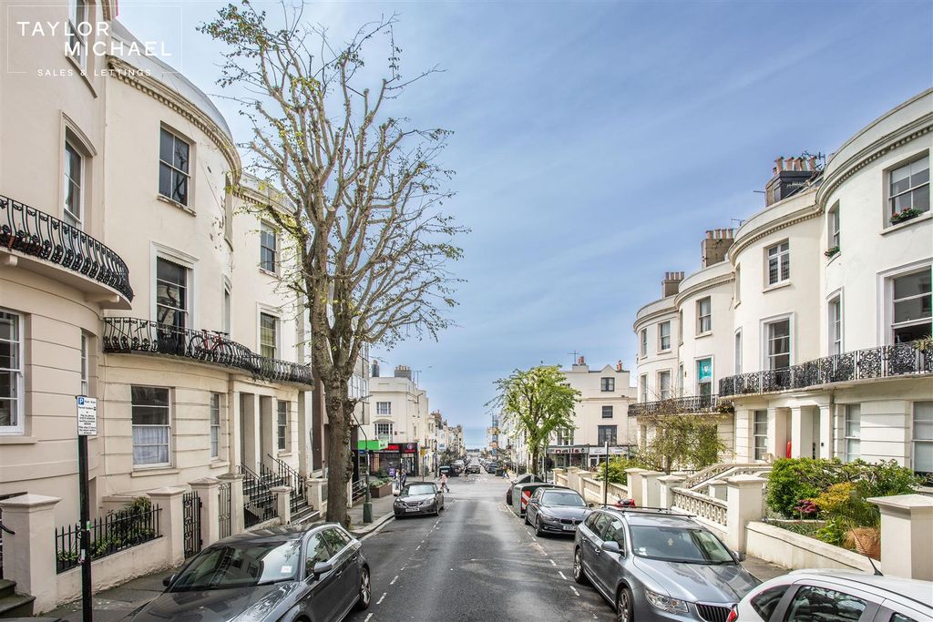 Property photo 1 of 13 Front