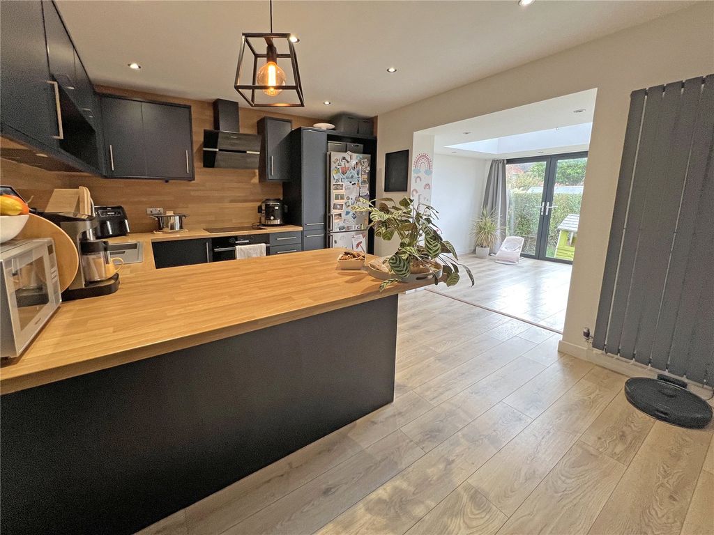 Property photo 2 of 17 Picture No. 14