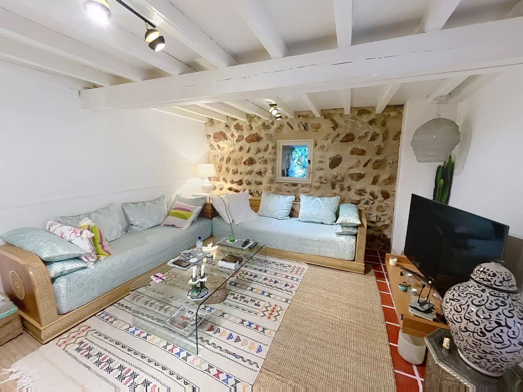 Property photo 2 of 11