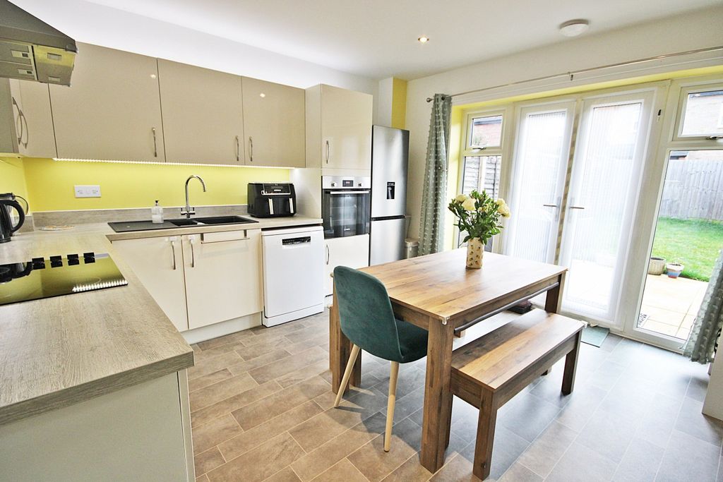 Property photo 3 of 13 3128226