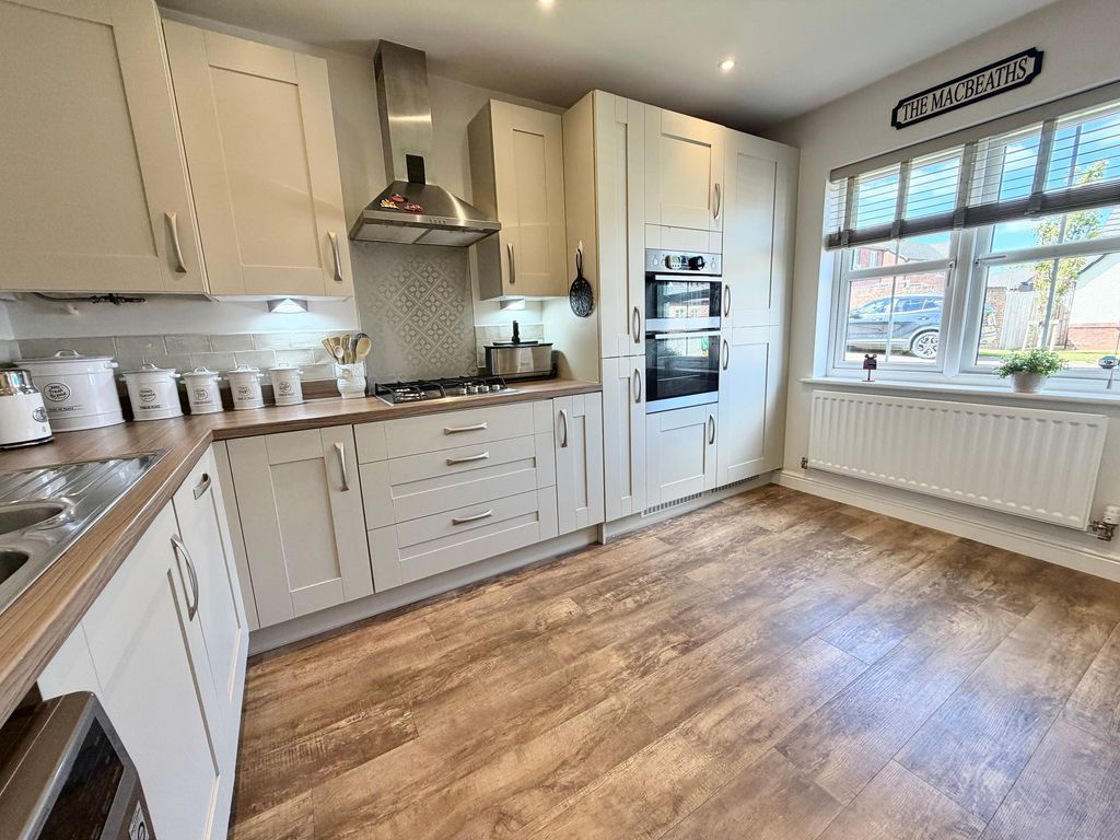 Property photo 3 of 17 Kitchen