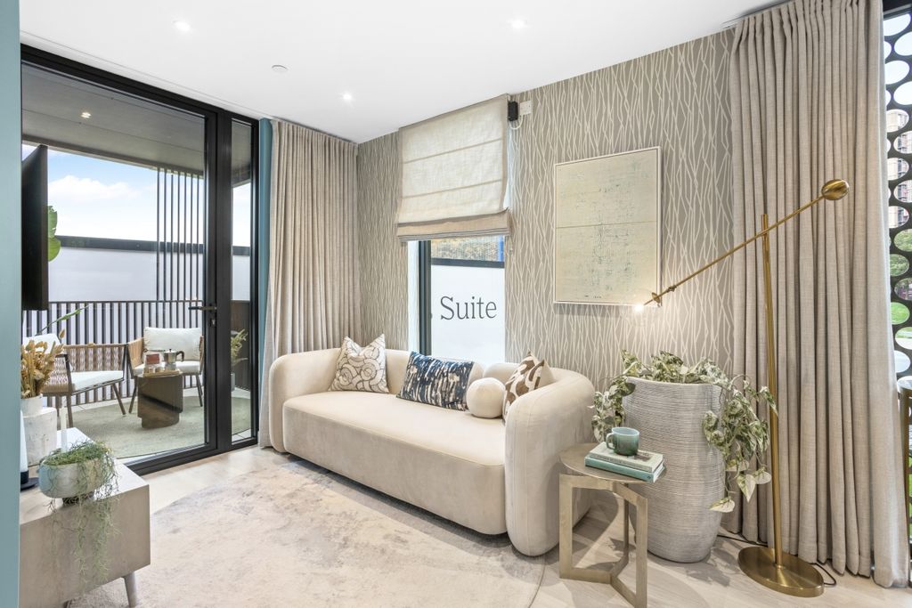 Property photo 2 of 8 040_Hires_2Bed_Sh...