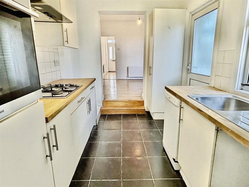 Property photo 3 of 13 Kitchen