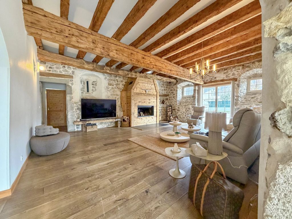 Property photo 2 of 44