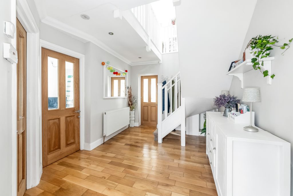 Property photo 2 of 27