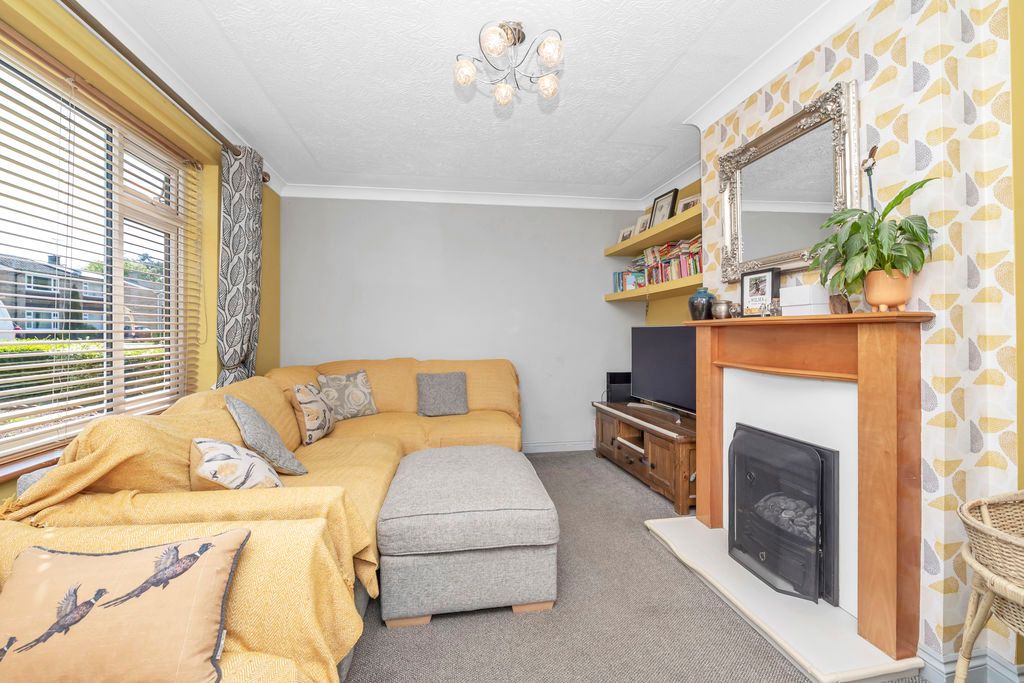 Property photo 3 of 17 Sitting Room