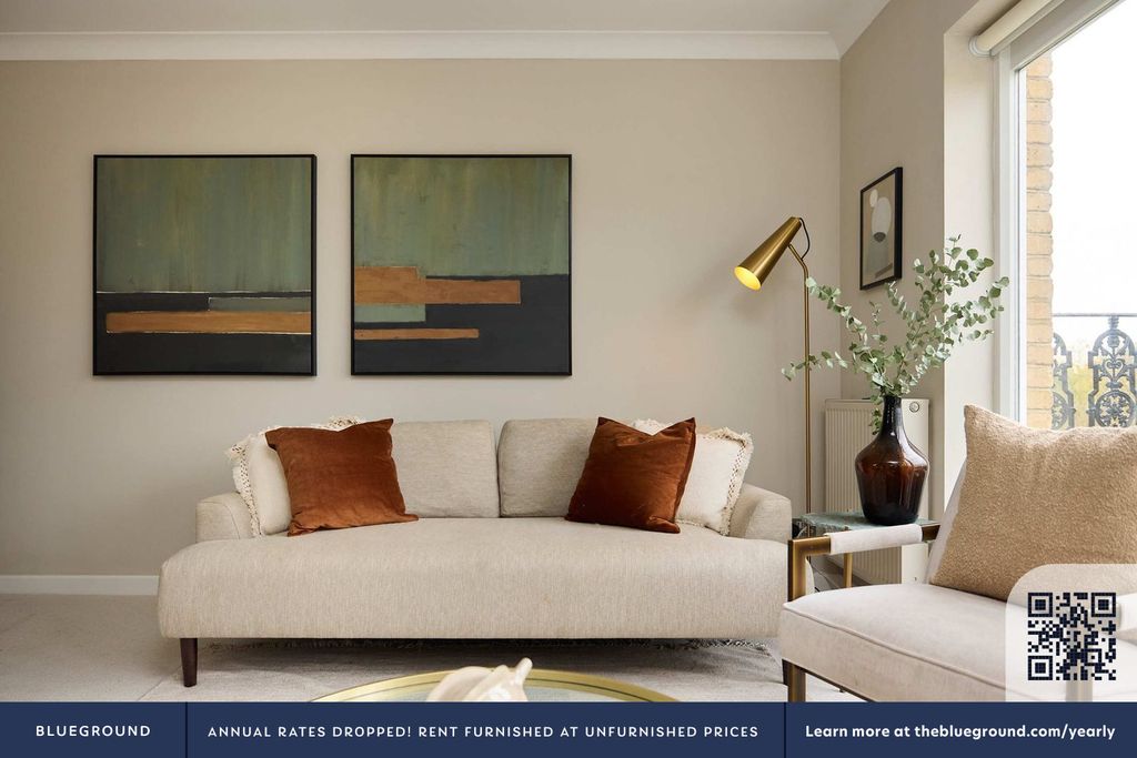 Property photo 3 of 30 Living Room