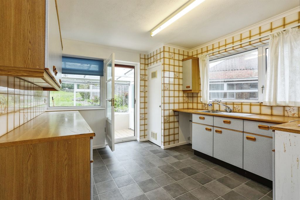 Property photo 3 of 10 3 Kitchen