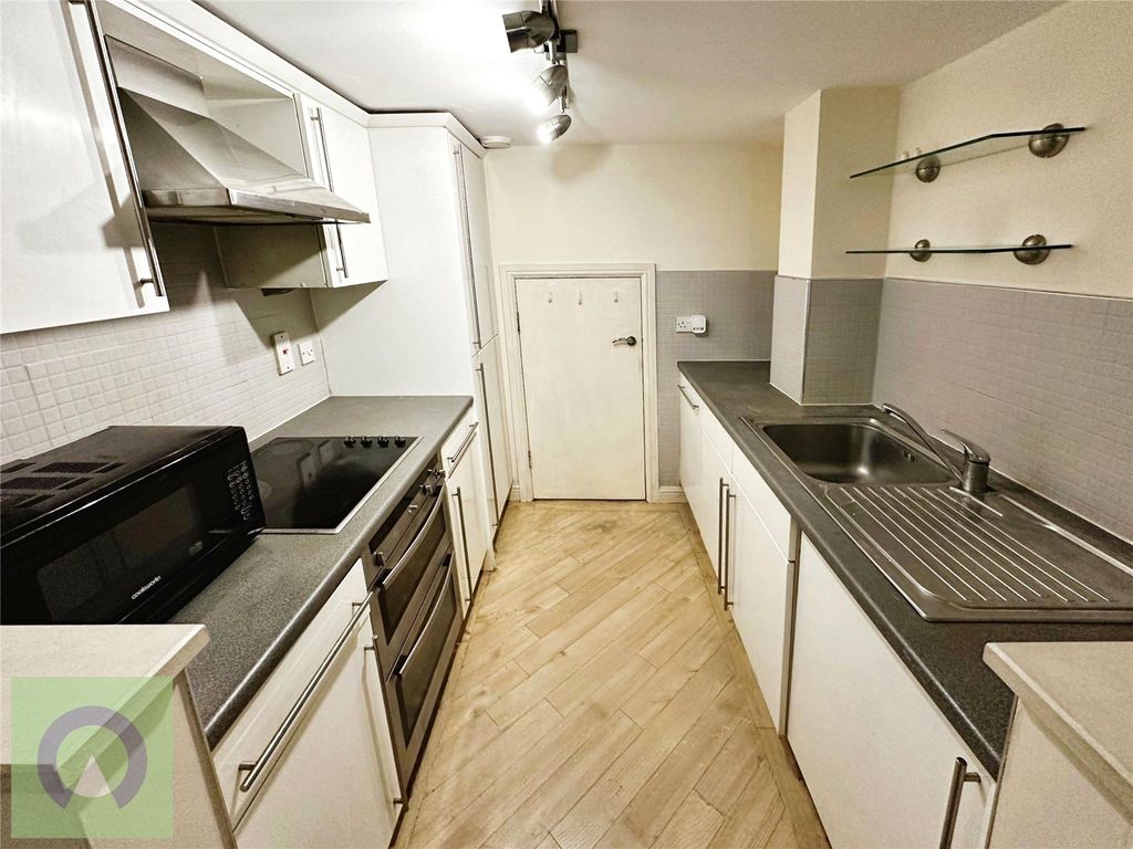 Property photo 2 of 11 Kitchen