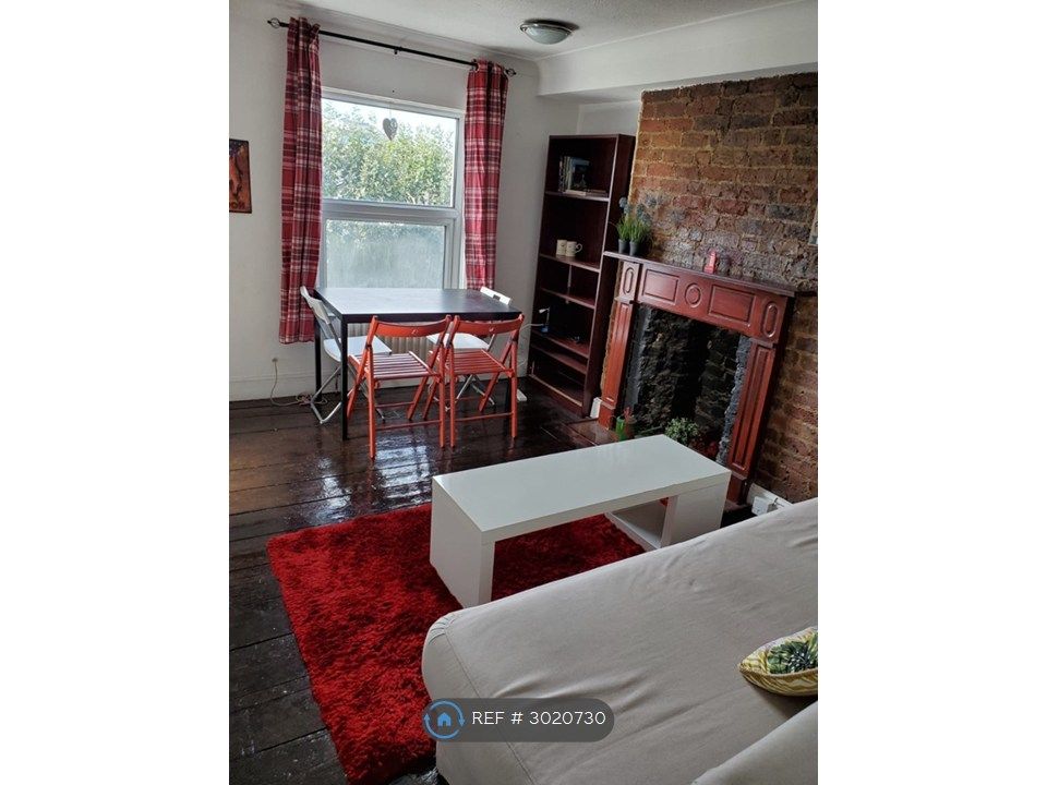 Property photo 1 of 18 Lounge