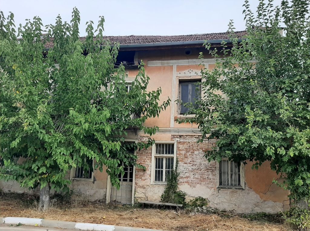 Property photo 1 of 6