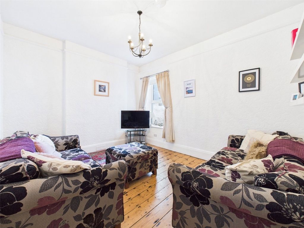 Property photo 3 of 27 Picture No. 02