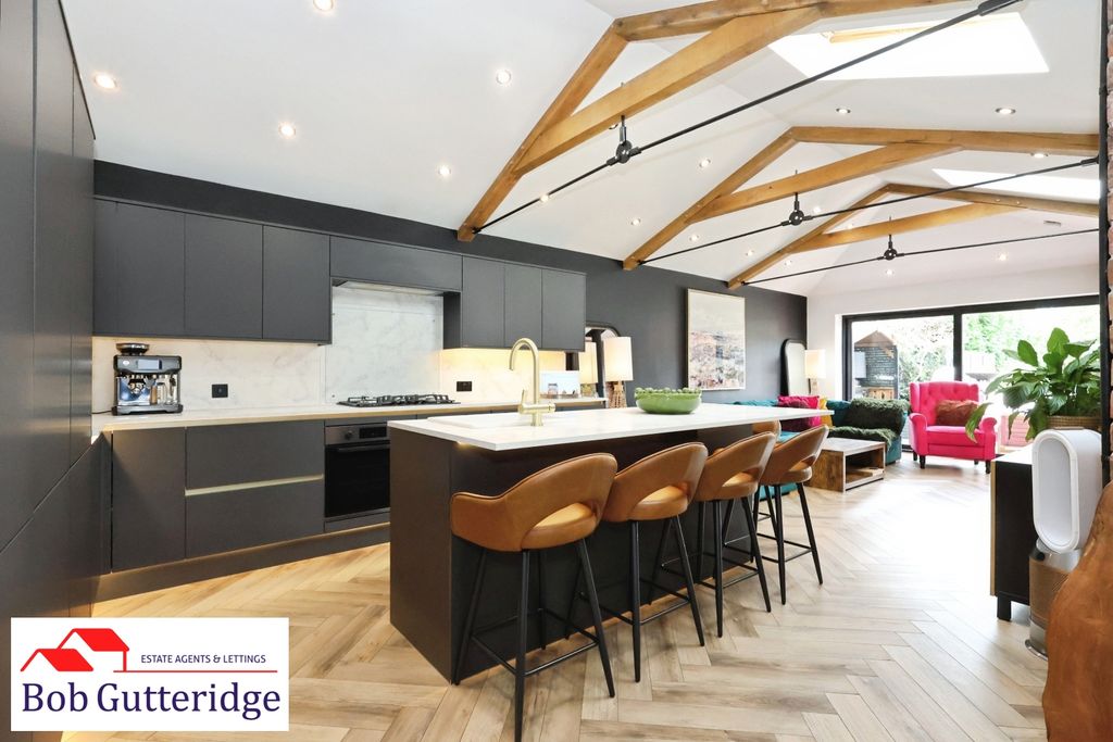 Property photo 2 of 47 Stunning "L" Shaped Fitted Kitchen / Breakfast / F