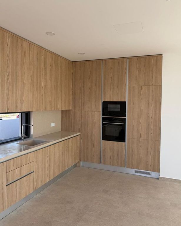 Property photo 3 of 13 Kitchen