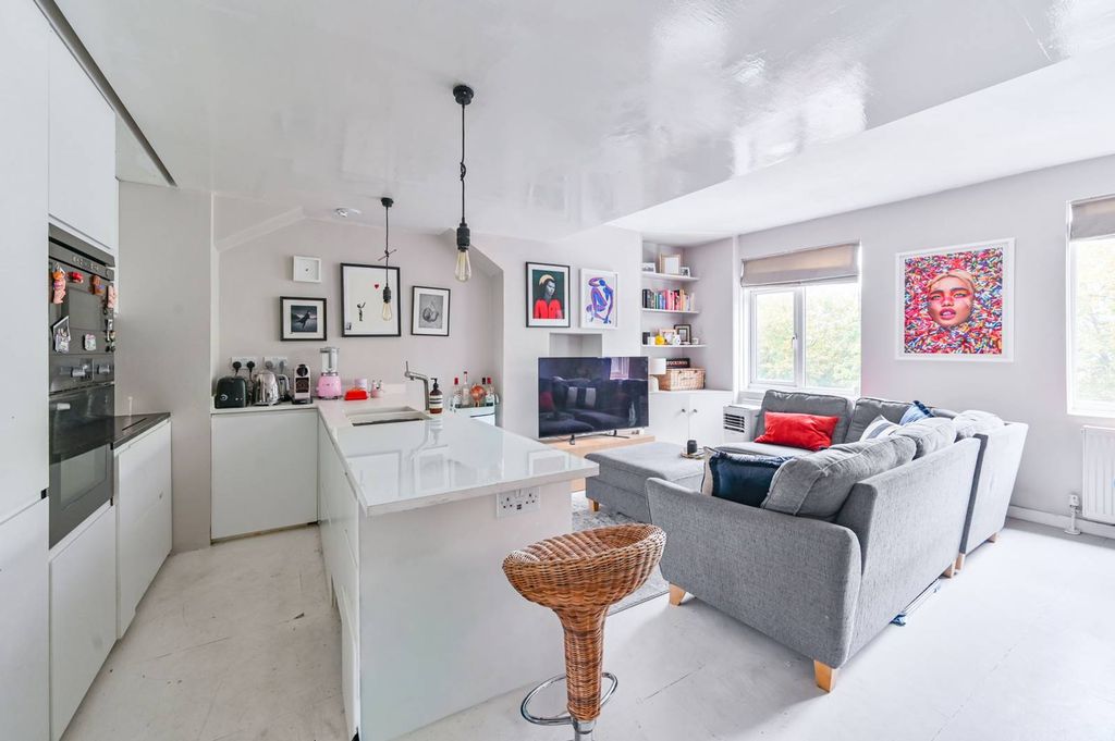 Property photo 3 of 9