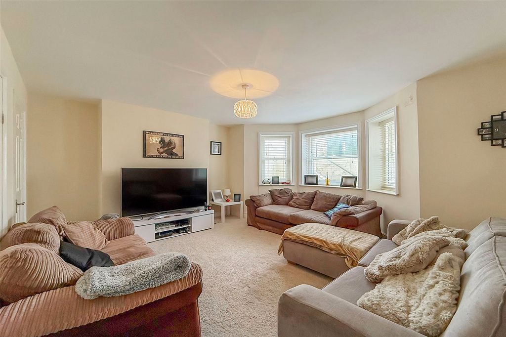 Property photo 2 of 18 Picture No. 21