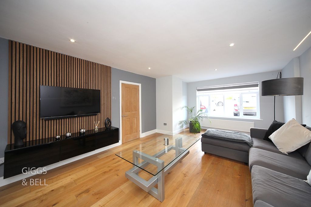 Property photo 3 of 35 4146095