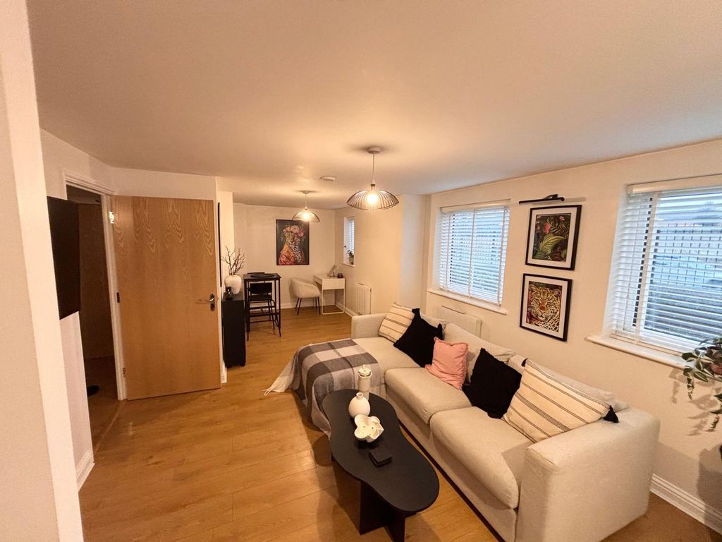 Property photo 3 of 6