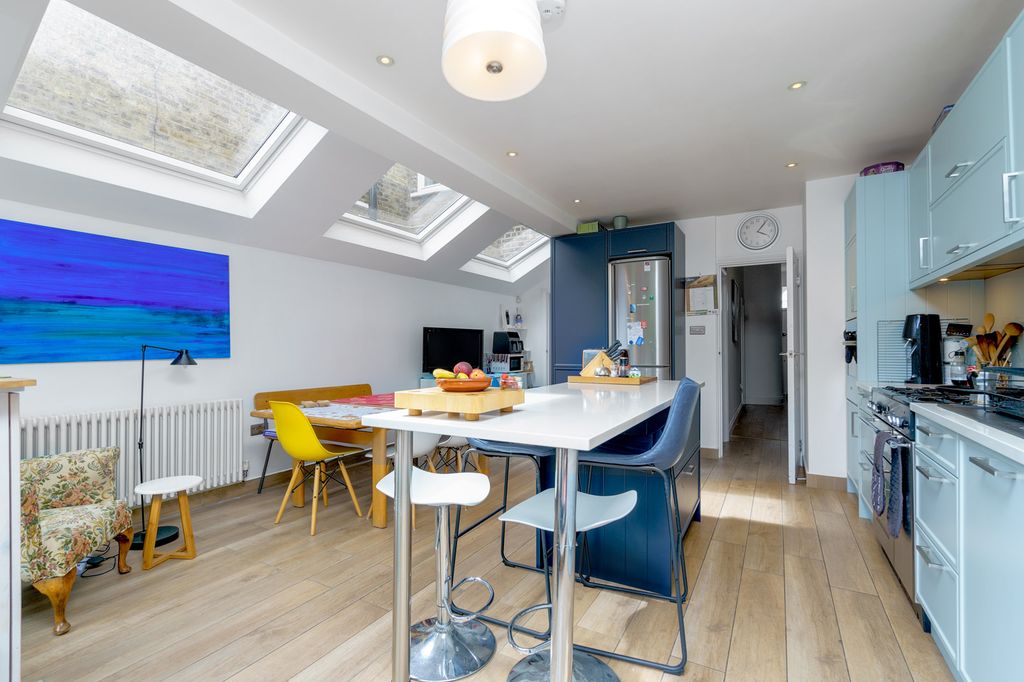 Property photo 3 of 10 Img_38853_17_Original