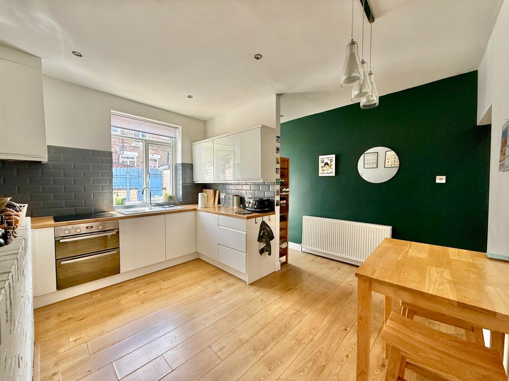 Property photo 2 of 14 Kitchen Dining
