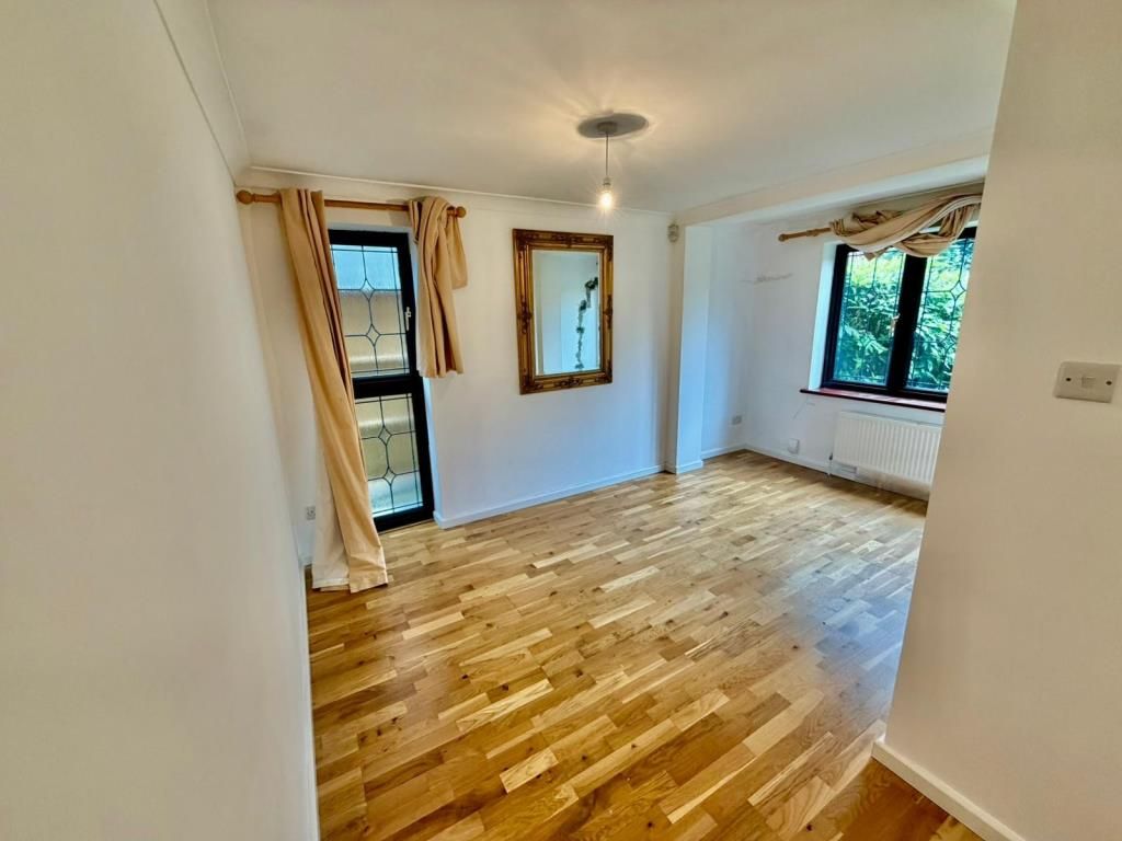 Property photo 3 of 7 Dining Room