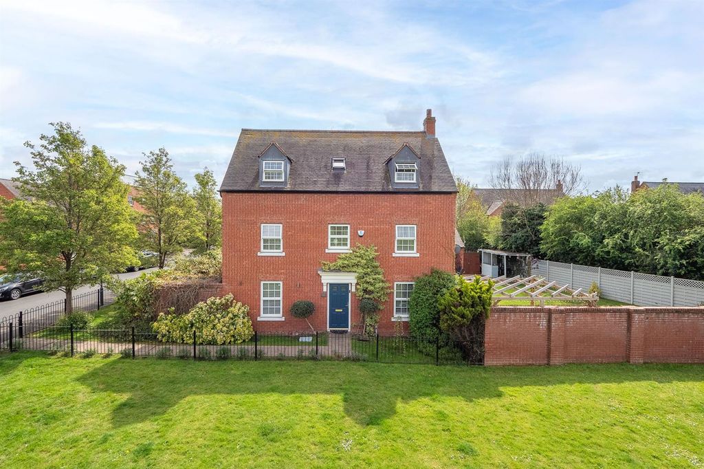 Property photo 1 of 32